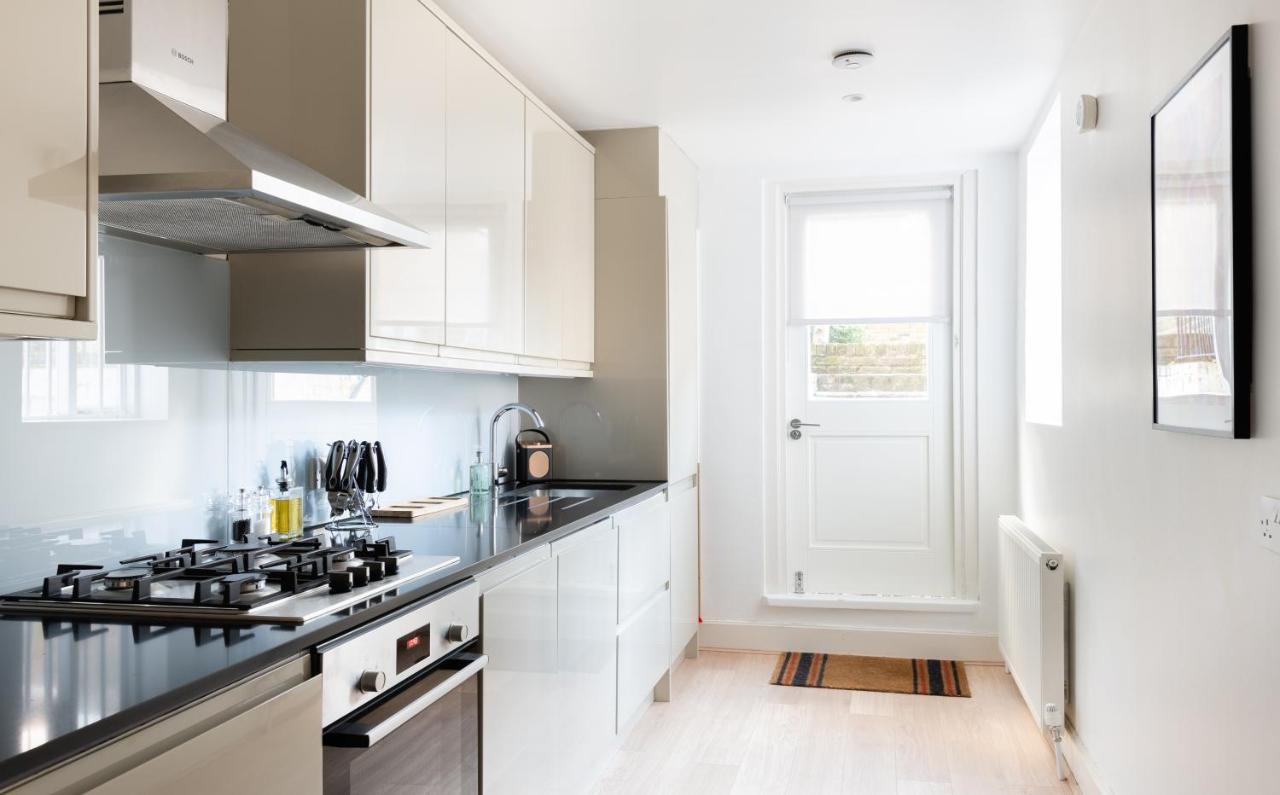 The Chelsea Arms - Bright 3Bdr With Garden & Private Parking Appartement Londen Buitenkant foto