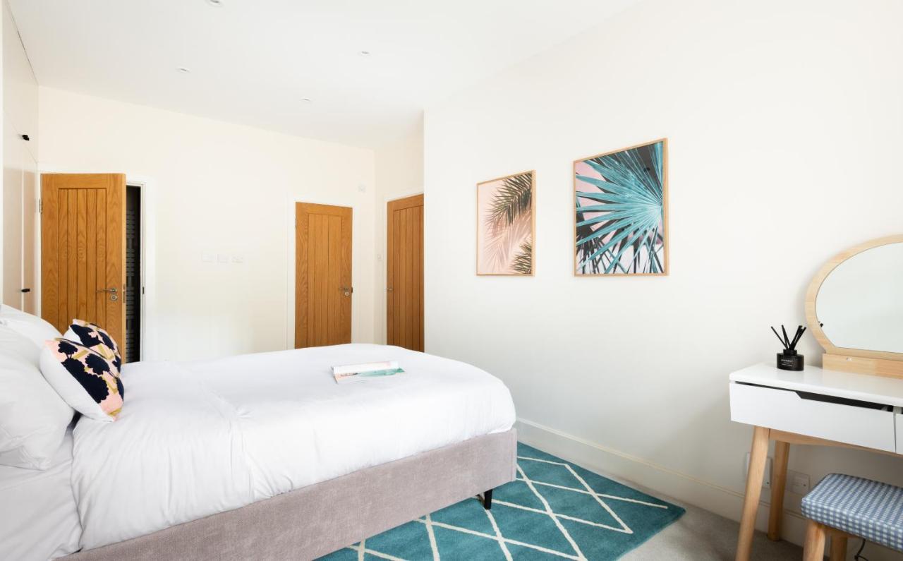 The Chelsea Arms - Bright 3Bdr With Garden & Private Parking Appartement Londen Buitenkant foto