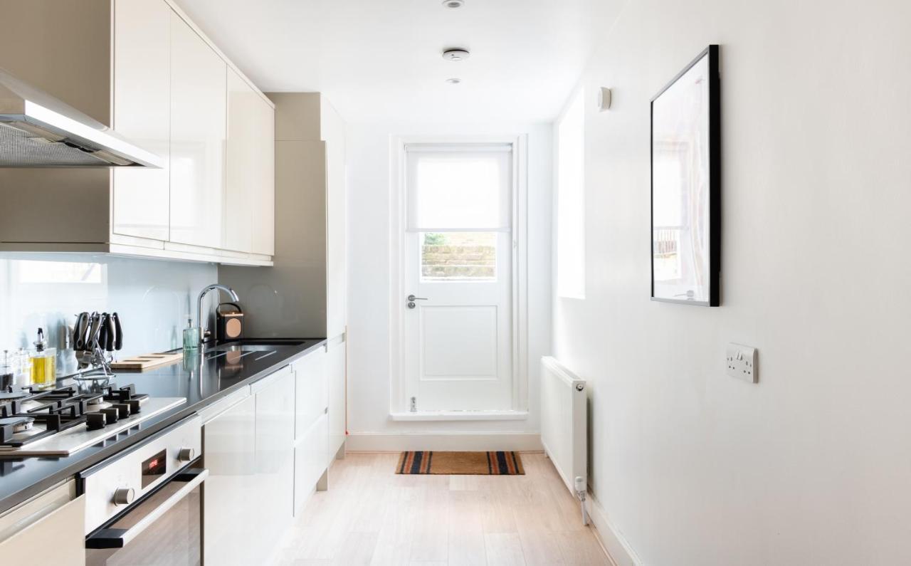 The Chelsea Arms - Bright 3Bdr With Garden & Private Parking Appartement Londen Buitenkant foto