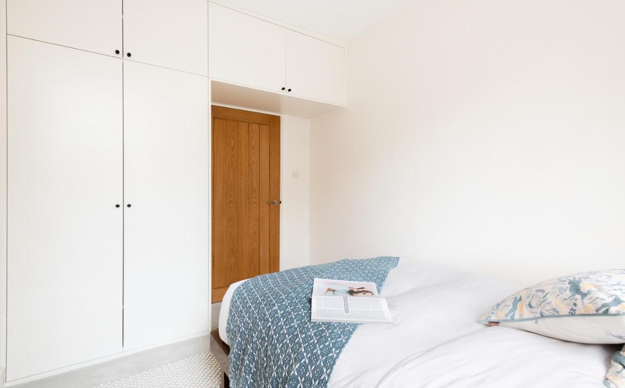 The Chelsea Arms - Bright 3Bdr With Garden & Private Parking Appartement Londen Buitenkant foto